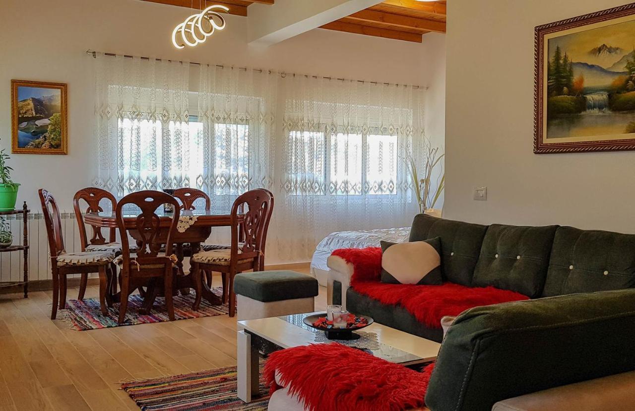 Villa Goliku Pestani Buitenkant foto