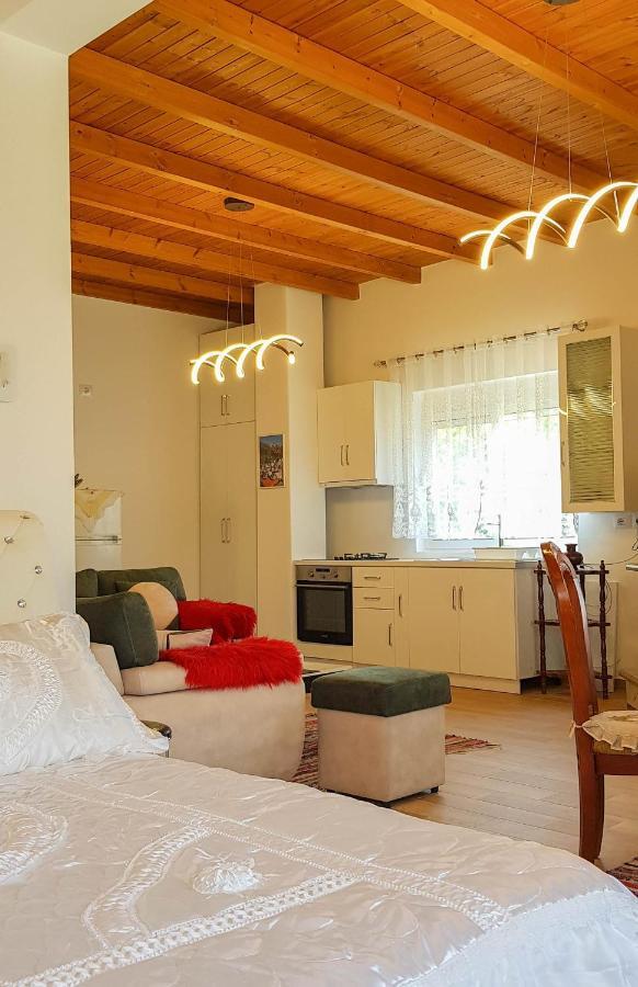 Villa Goliku Pestani Buitenkant foto