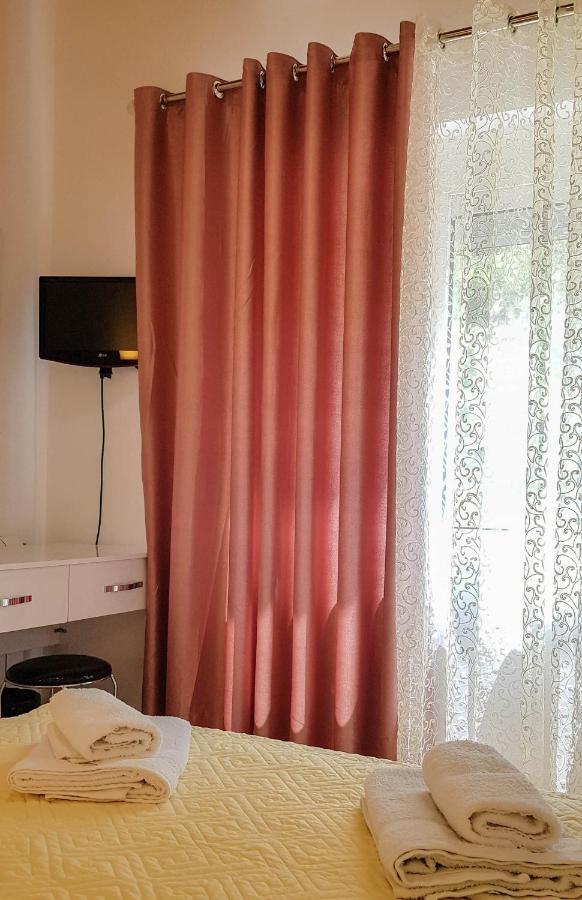 Villa Goliku Pestani Buitenkant foto