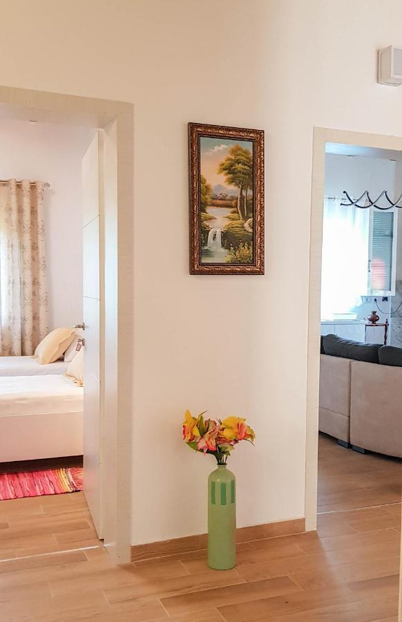 Villa Goliku Pestani Buitenkant foto
