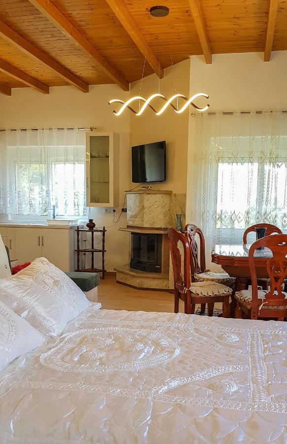 Villa Goliku Pestani Buitenkant foto