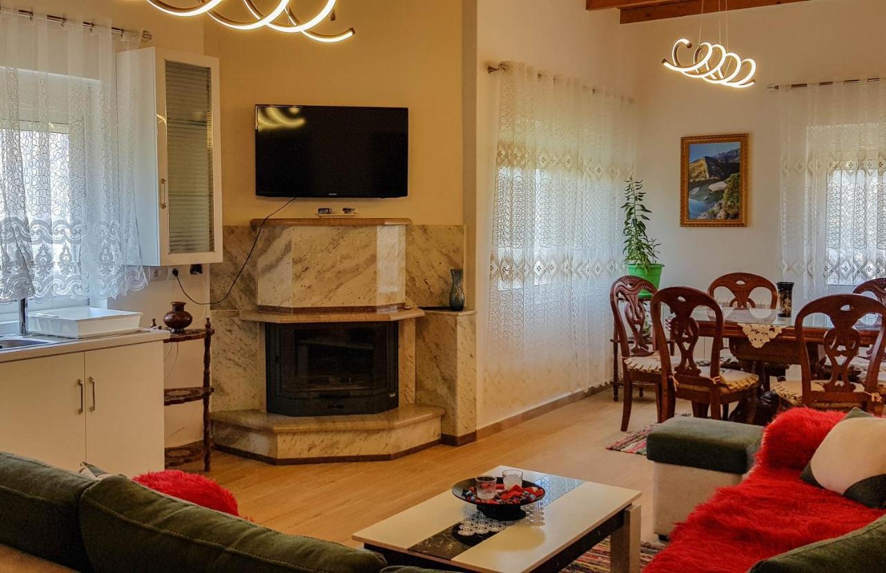 Villa Goliku Pestani Buitenkant foto