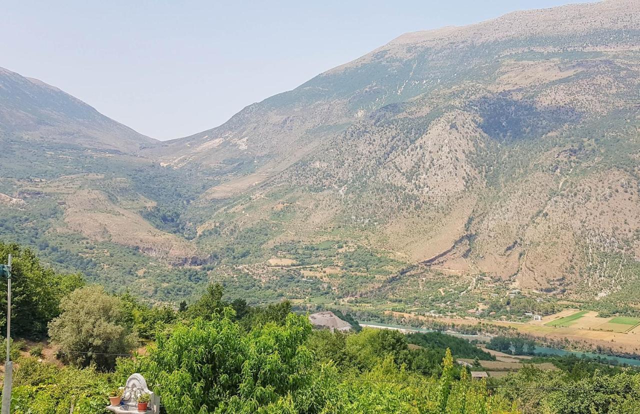 Villa Goliku Pestani Buitenkant foto