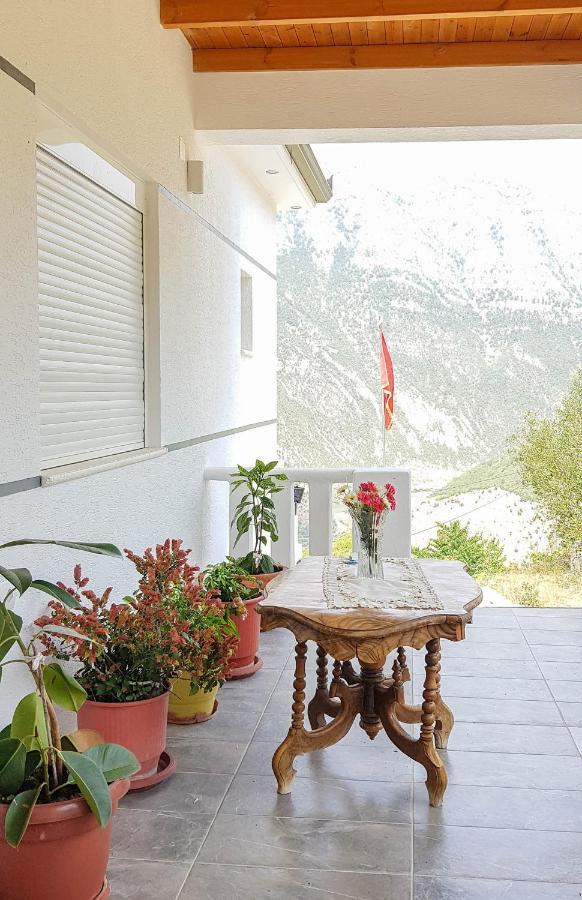 Villa Goliku Pestani Buitenkant foto