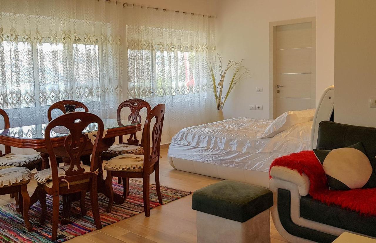 Villa Goliku Pestani Buitenkant foto