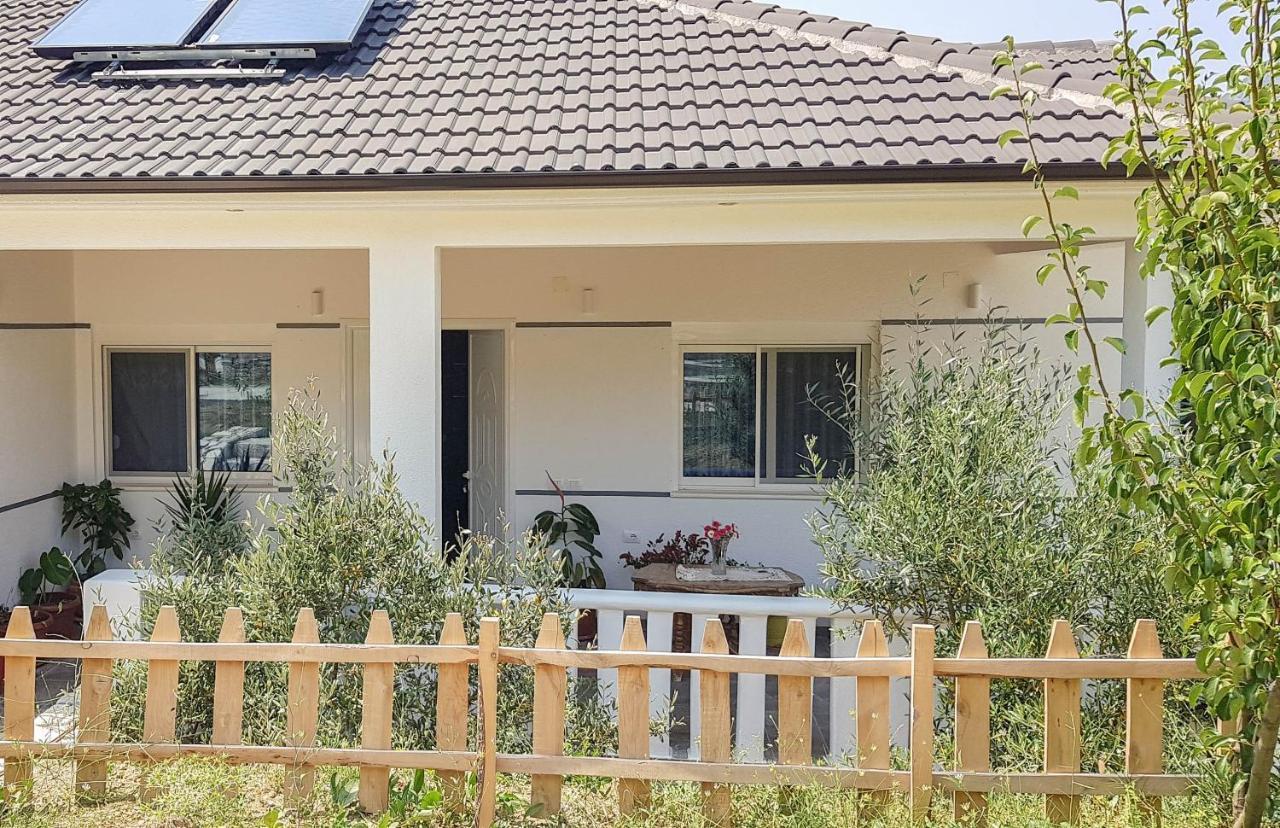 Villa Goliku Pestani Buitenkant foto