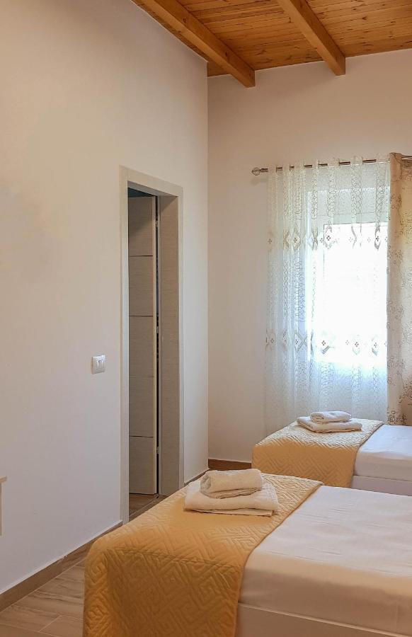 Villa Goliku Pestani Buitenkant foto