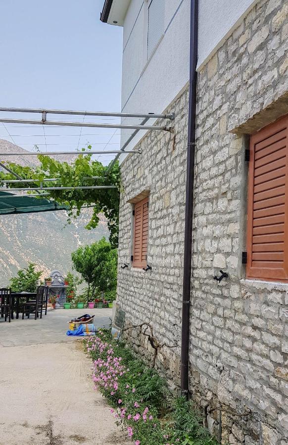 Villa Goliku Pestani Buitenkant foto