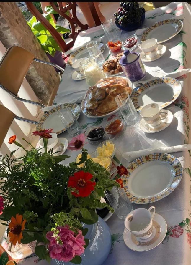 Villa Goliku Pestani Buitenkant foto
