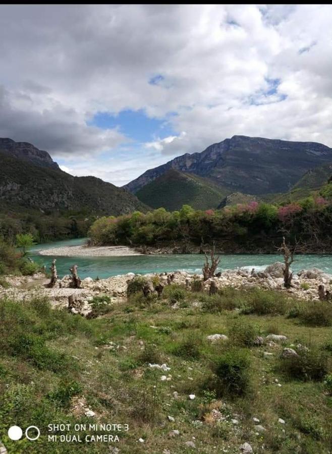 Villa Goliku Pestani Buitenkant foto
