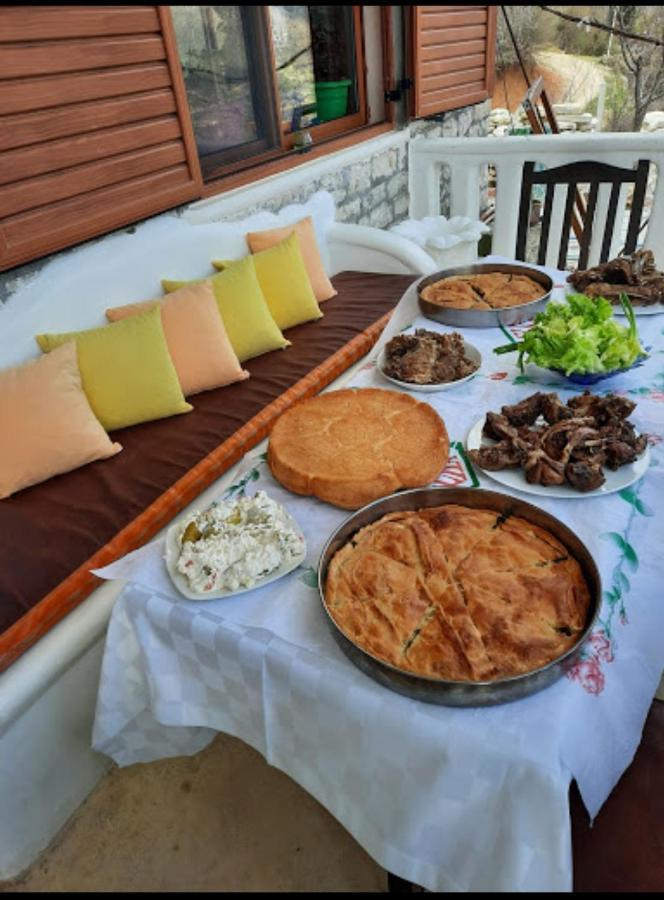 Villa Goliku Pestani Buitenkant foto